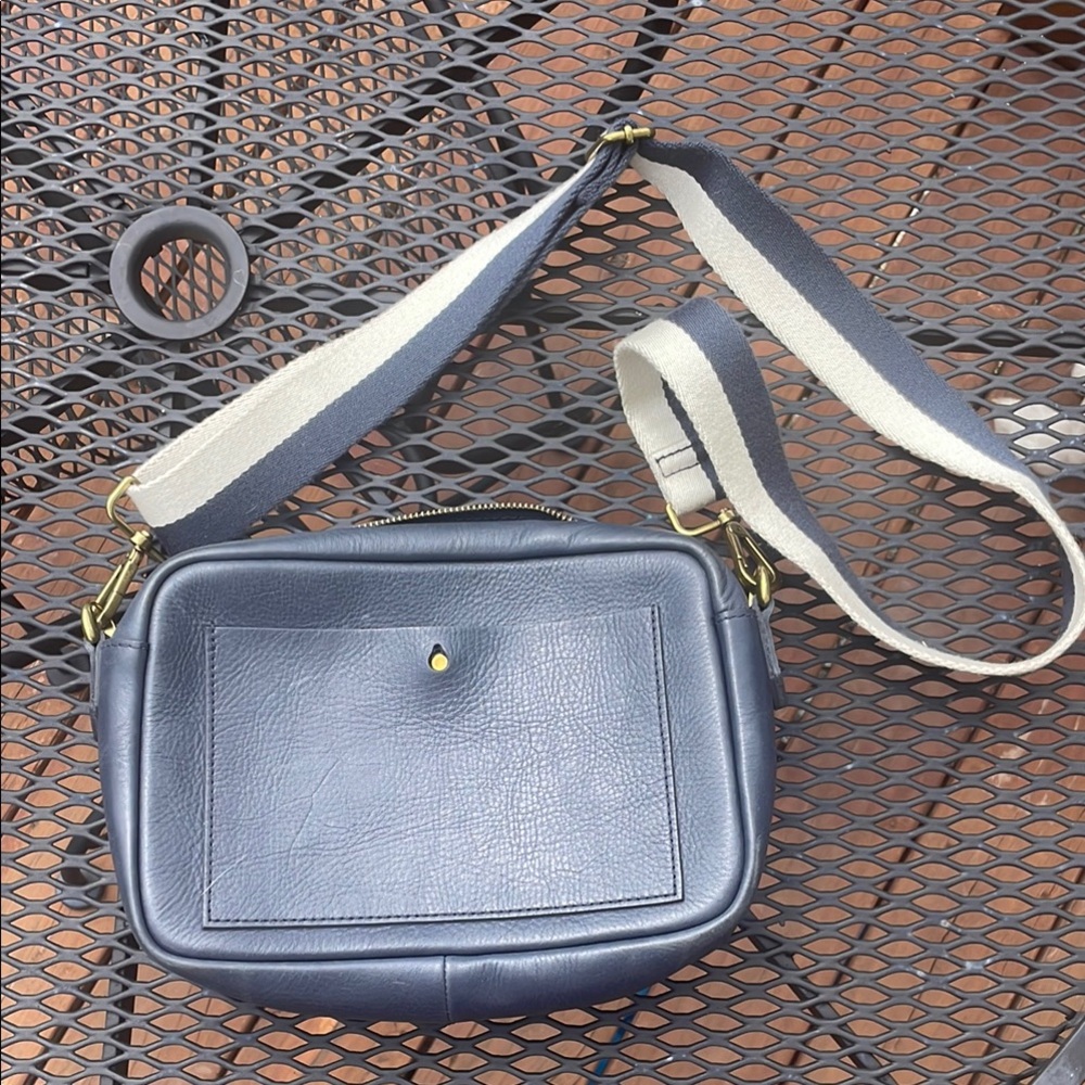 Madewell Navy Transport camera bag